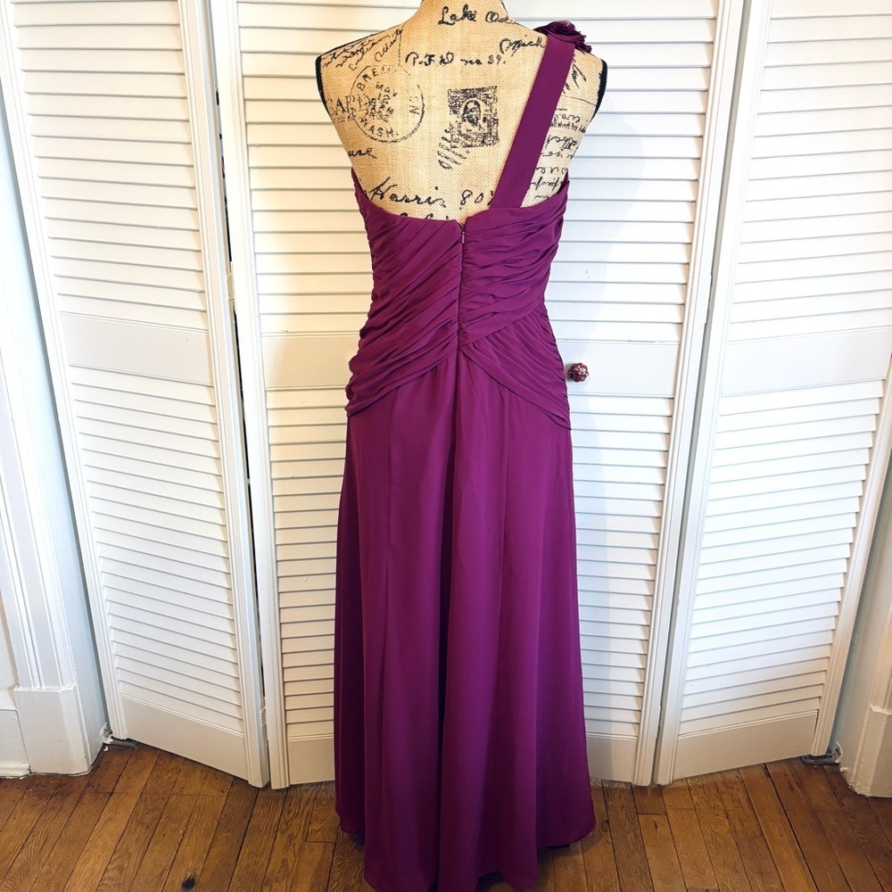 David’s Bridal Plum Purple One Shoulder Ruched Chiffon Maxi Formal Dress Size 6 - Picture 5 of 7